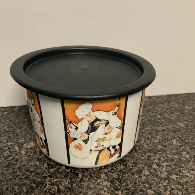 Tupperware One Touch Canister “Chefs” in Kitchen & Dining Wares in Oshawa / Durham Region - Image 2