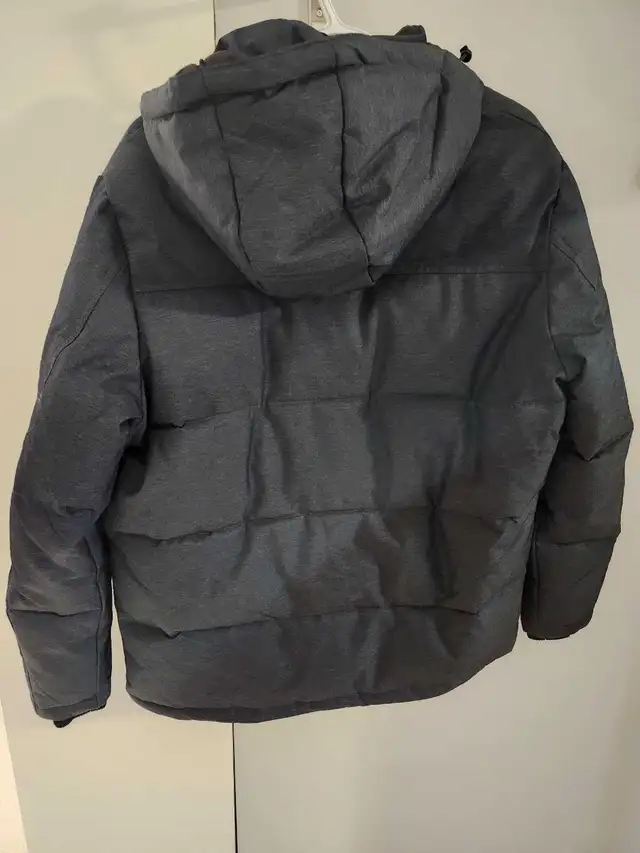 Never worn - Men's winter jacket - Size small in Kids & Youth in Mississauga / Peel Region - Image 3