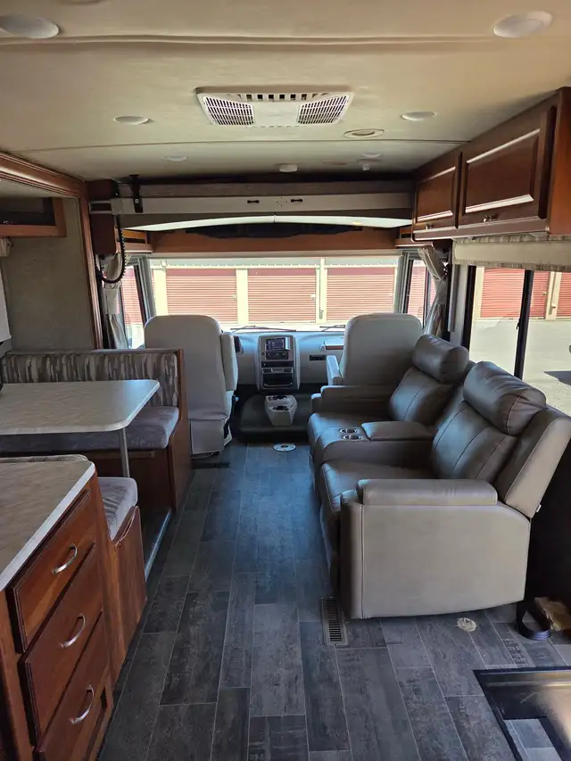 Motorhome in RVs & Motorhomes in Ottawa - Image 2