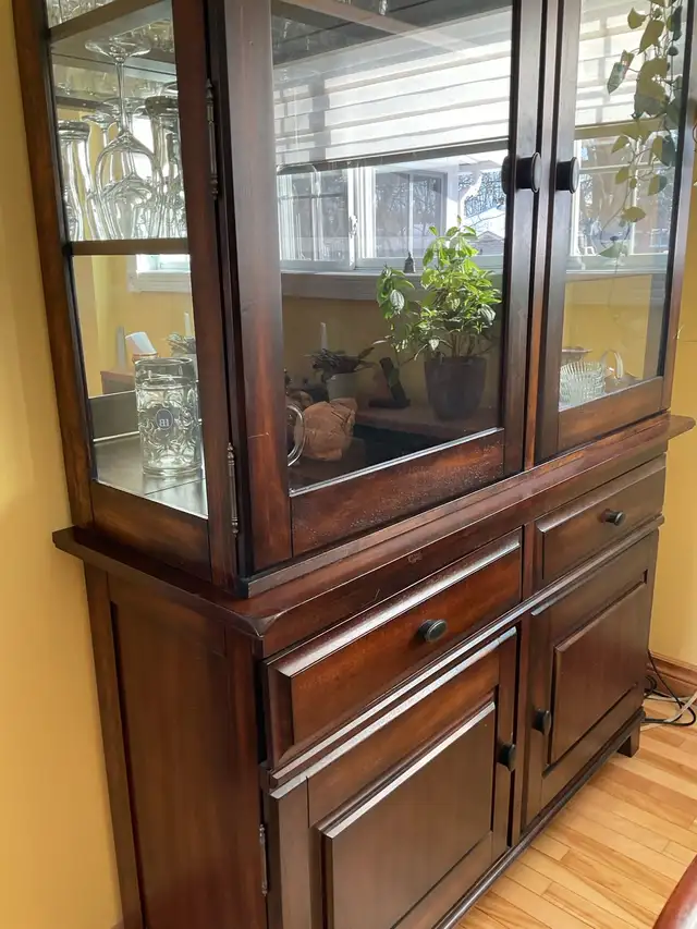 vaisselier in Dining Tables & Sets in Longueuil / South Shore - Image 6