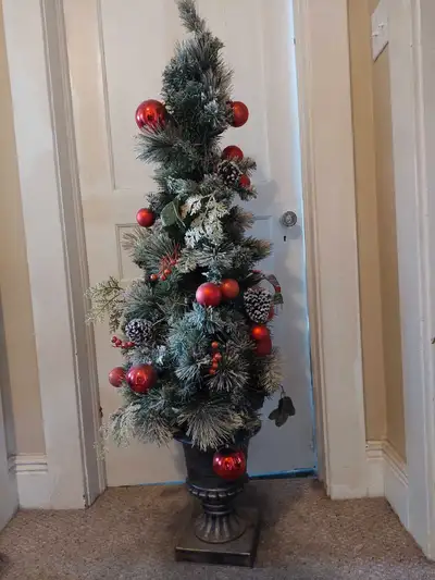5 foot Christmas tree, View more