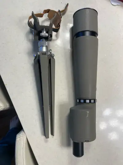 Missing the handle that acts a the pivot arm. Also missing optical lenses for other magnifications....