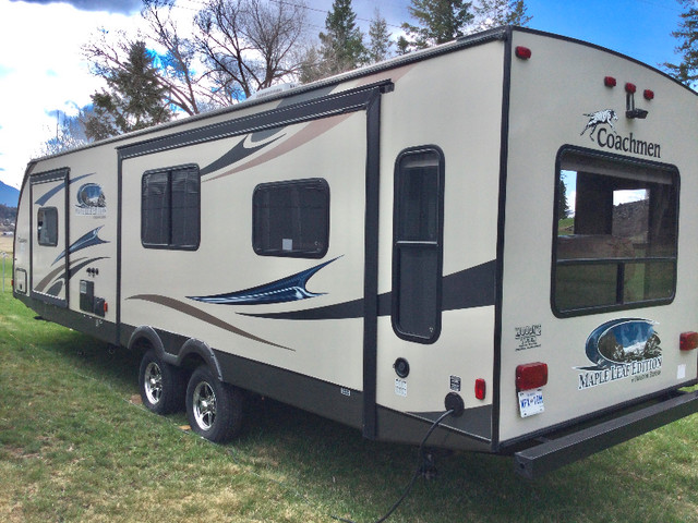 2013 Coachmen Freedom Express 297RLDS with 2 slides in Travel Trailers & Campers in Nelson - Image 2