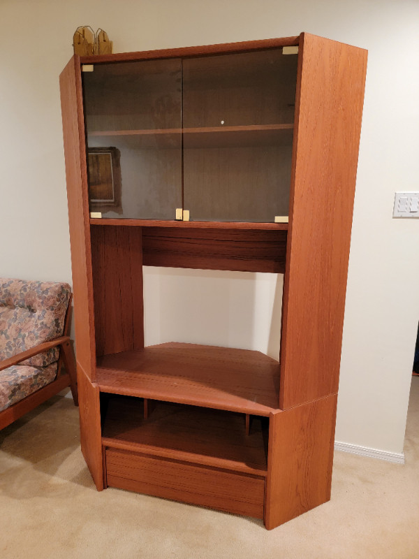 ⭐ Beautiful Vintage Mid Century MCM Teak Bookcase Cabinet in Hutches & Display Cabinets in Edmonton