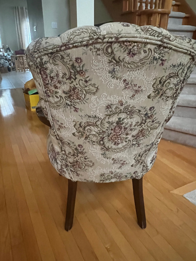 Vintage chair in Chairs & Recliners in Markham / York Region - Image 3
