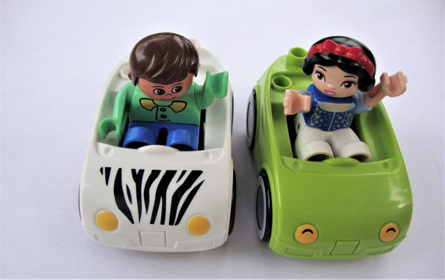 Collectible Lego Duplo Cars (2009) & 2 Minifigures in Toys & Games in Oshawa / Durham Region - Image 2