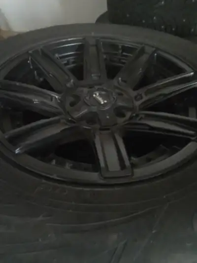 18"black rims and tires c/w ,sensors and black nuts Were on 2018 jeep lady driven