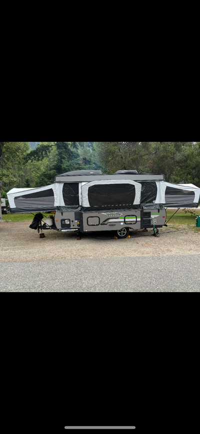 Immaculate(like new) 27 ft open Rockwood Freedom / 3slides /air cond.(added)/power lift and jack (ad...