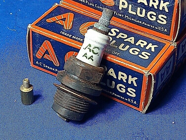 Vintage Spark Plugs - New Old Stock in Engine & Engine Parts in Grande Prairie - Image 2