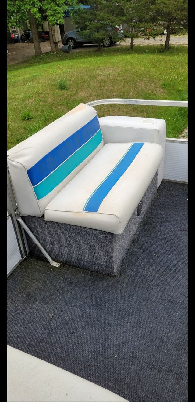 18ft Pontoon boat with Yamaha 40HP outboard. Powerboats & Motorboats