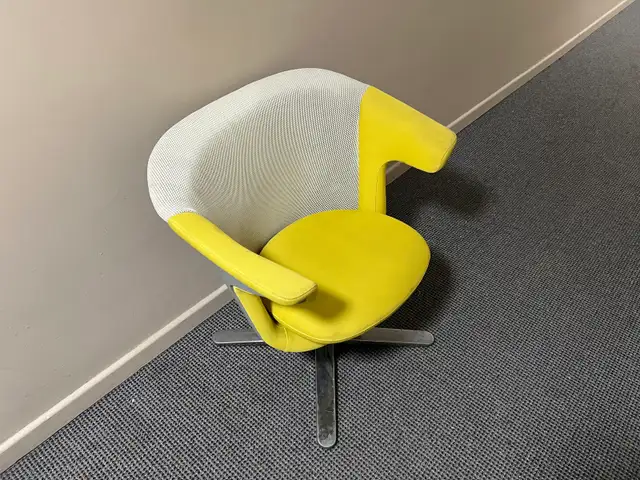 STEELCASE i2i OFFICE CHAIR  in Chairs & Recliners in City of Toronto - Image 4