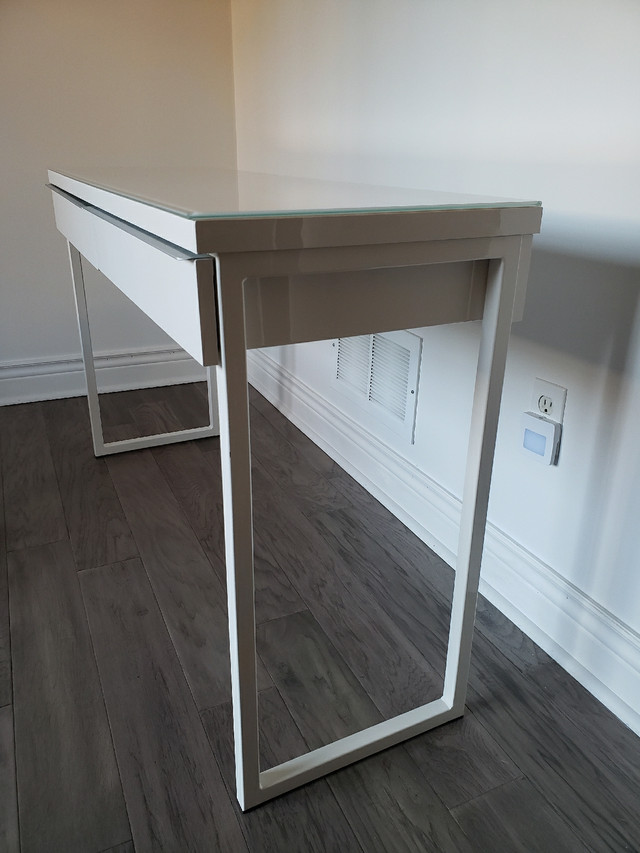 IKEA Besta Burs Desk - High Gloss White in Desks in Oakville / Halton Region - Image 2