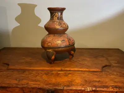 Pot décoratif en terre cuite, View more