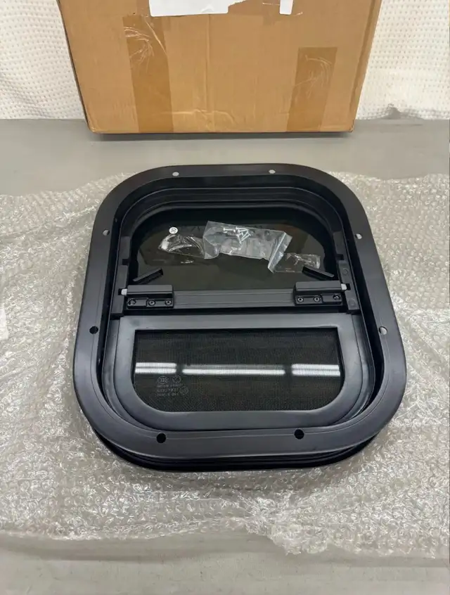 RV Sliding Window with Screen in Other in Hamilton - Image 9