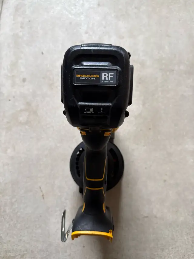 Dewalt 20v cordless roofing nailer in Power Tools in Kitchener / Waterloo - Image 4
