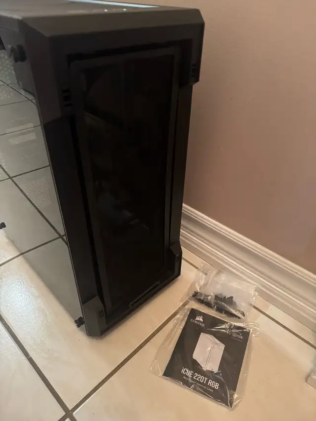 Corsair ICUE 220T Case in Desktop Computers in Oakville / Halton Region - Image 4