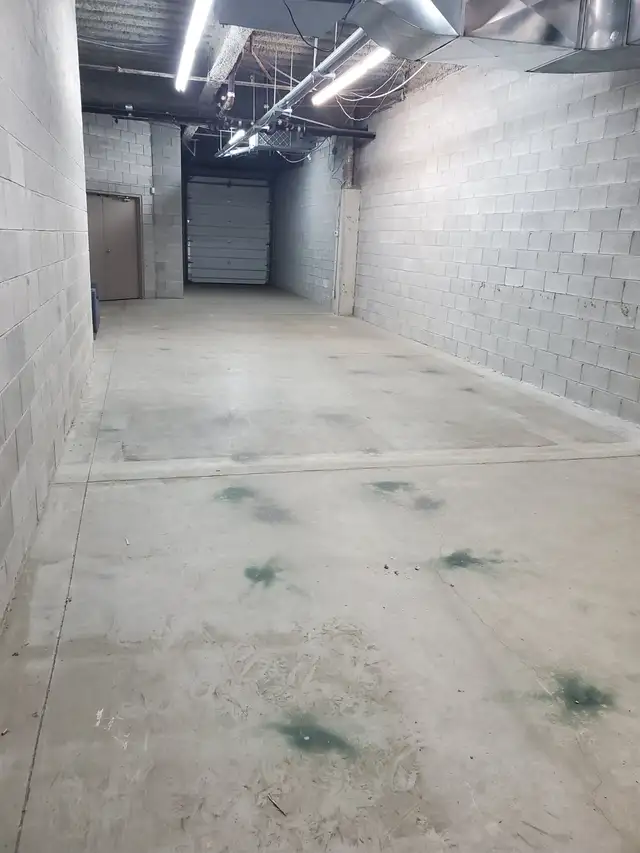 Private warehouse with a loading dock and stair access in Commercial & Office Space for Rent in City of Toronto - Image 3