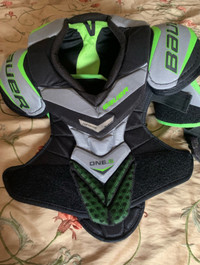 Bauer Hockey shoulder pads in Youth Large size in good condition