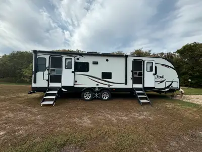 Selling a very well-maintained 2015 Heartland North Trail 29LRSS travel trailer, perfect for family...