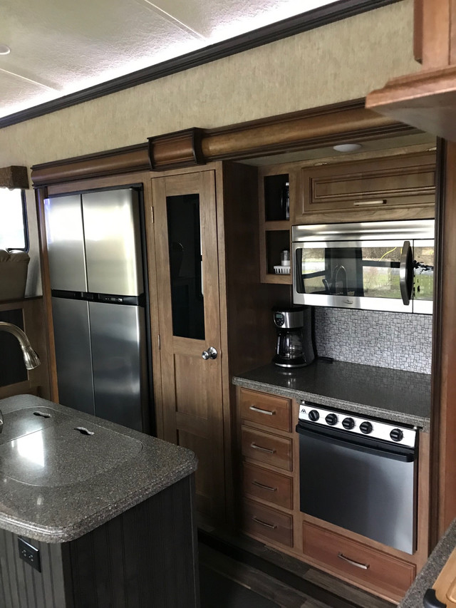 2017 Montana 3790RD in RVs & Motorhomes in Nelson - Image 3