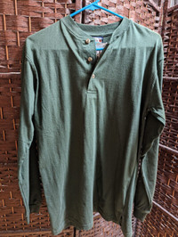 Cozy Creek Casuals Small Forest Green Long Sleeved Button shirt