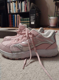 Girls size 4 Saucony sneakers.