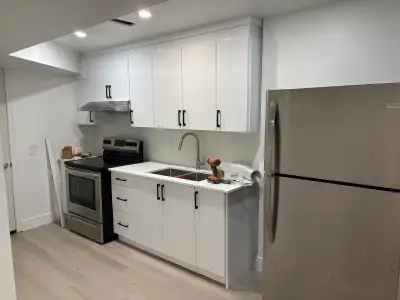 - 2 bedroom and 1 bathroom - right next to bus stop,guruwara,school and Park - No smoking and No pet