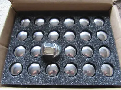 Premium Stainless Steel Lug Nut Sets for SUV 14x1.5 mm General Motors Lug Nut Sets. Shallow for SUV...