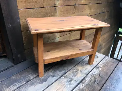 Petite Tables en Pin ** Small Pine End Tables, View more