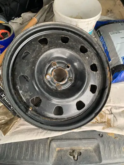 4 jantes (Rims) pour Jeep en excellente condition. Important: Pour information telephoner a Richard...