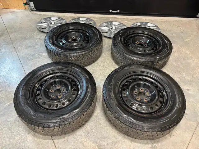 Pneus d’hiver à vendre de très bon état avec rim d’acier. in Tires & Rims in Granby - Image 3