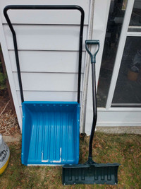 Lot of two snow shovels