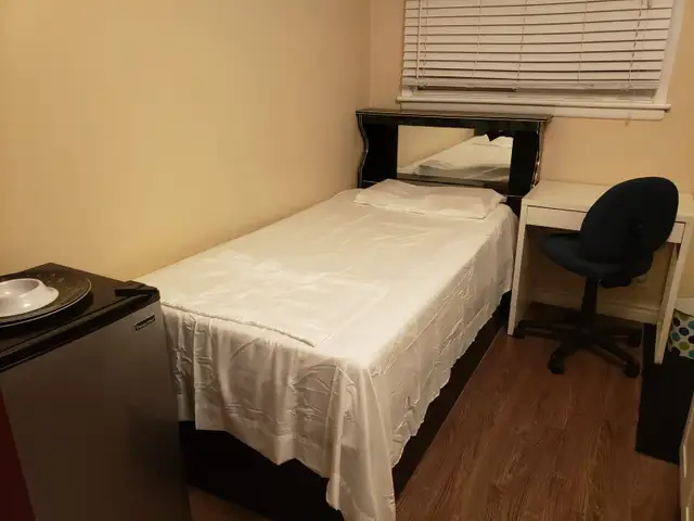 Room For Rent McMaster U@Main St/Emerson St