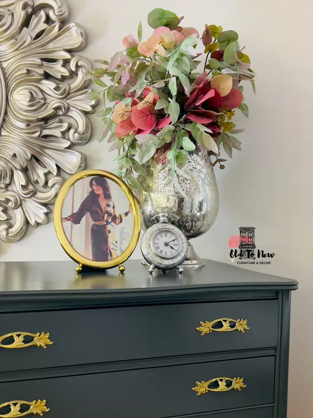 Dark Green French Provincial Armoire; Christmas SpecialDresser in Dressers & Wardrobes in Oakville / Halton Region - Image 4