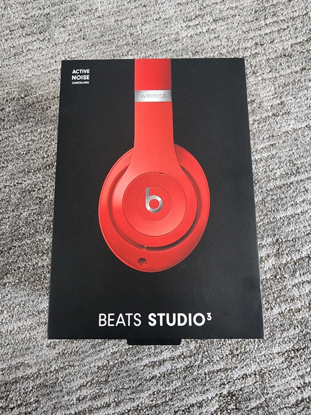 Beats Studio 3 in Headphones in Edmonton