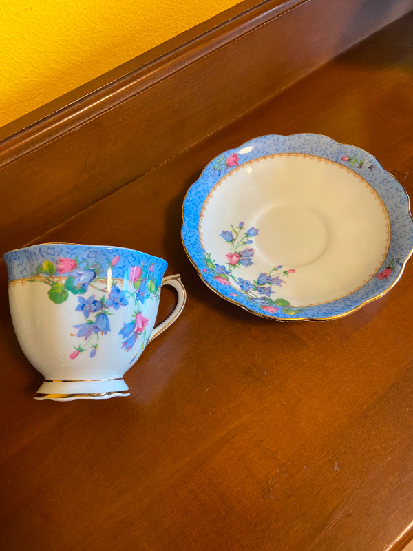 Vintage Royal Albert 'Harebell' Bone China Teacup and Saucer in Arts & Collectibles in Oshawa / Durham Region - Image 3