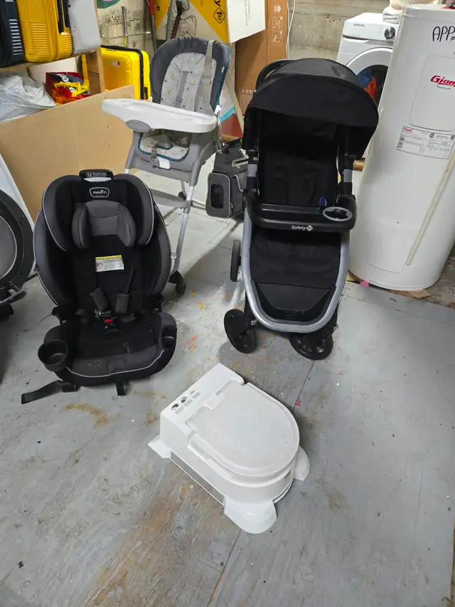 Articles pour bébé( poussette, siege bb, siege auto, bb toilette in Multi-item in City of Montréal - Image 6