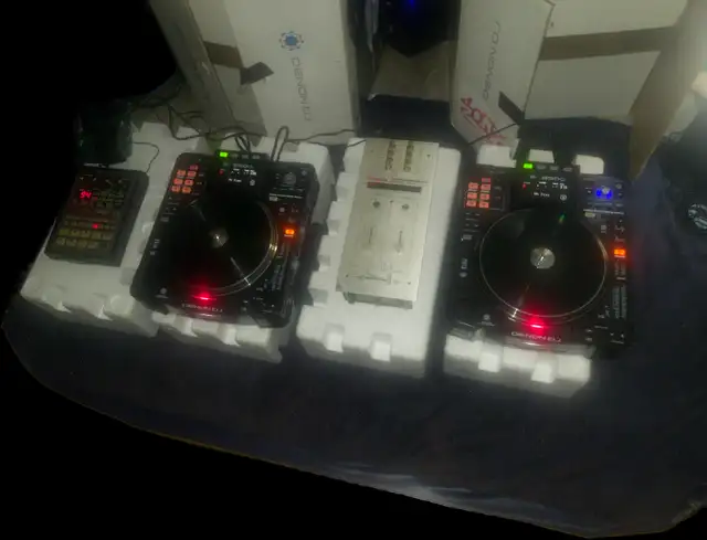 2 Denon SC3900 DJ Decks,1 Vestax Mixer in Performance & DJ Equipment in City of Toronto - Image 2