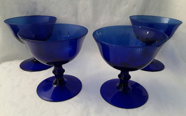VINTAGE COBALT BLUE SHERBERT/CHAMPAGNE GLASSES in Arts & Collectibles in Hamilton - Image 2