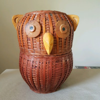 Vintage Wicker & Wood Owl Basket Box Lidded Container Canister.