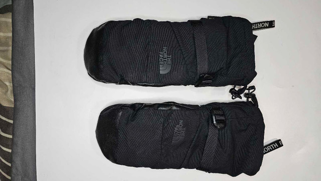 The North Face Montana Gloves in Men's in Edmonton - Image 4
