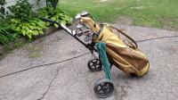 2 sacs de golf complets avec voiturette, homme et femme