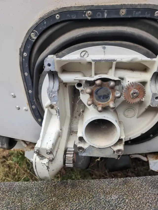 16' ALUMINUM BOAT WITH TRAILER in Powerboats & Motorboats in Edmonton - Image 4