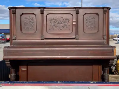 FREE PIANO FREE DELIVERY VERY UNIQUE FRONT PANEL FLOWER PRINT STAMPING PEALING WOODEN VENEER FREE Tu...