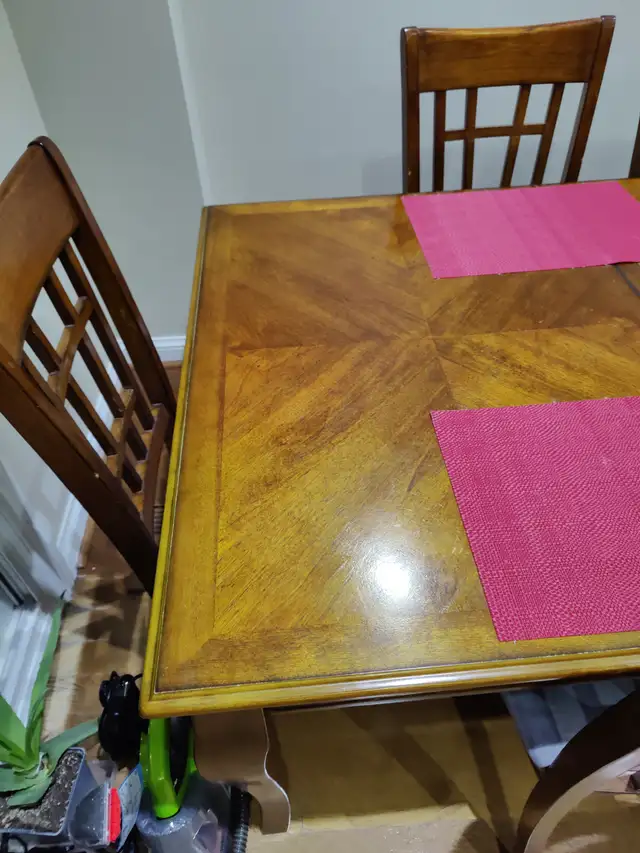 Dining table with 6 chairs in Dining Tables & Sets in Markham / York Region - Image 3