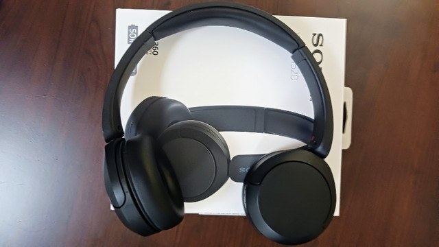 Sony Bluetooth Headphones Sans Fil dans Appareils électroniques  à Ville de Montréal - Image 2