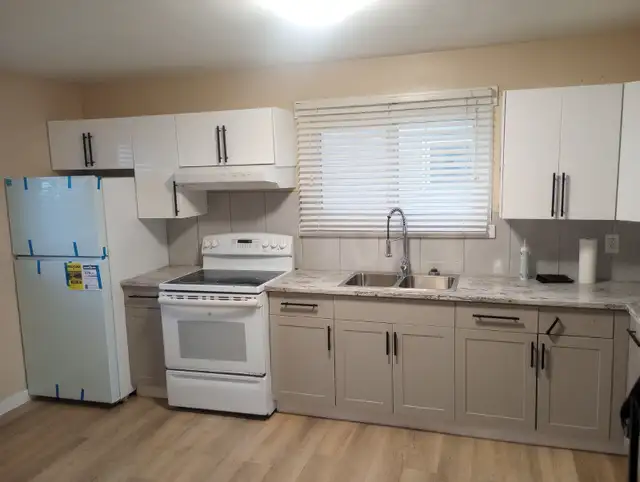 RENOVATED & UTILITIES INCLUDED!! 3BDRM MAIN FLOOR