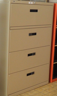 Filing cabinet and metal cabinet