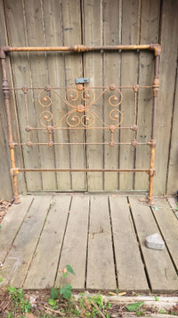 Beautiful antique cast iron head and footboard