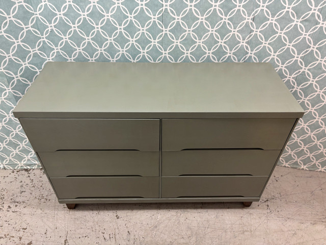 (Free Delivery) Refinished Dresser • Commode Revalorisee dans Commodes et armoires  à Ville de Montréal - Image 2